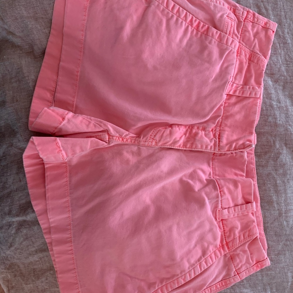 Vineyard vines peach colored 00 shorts